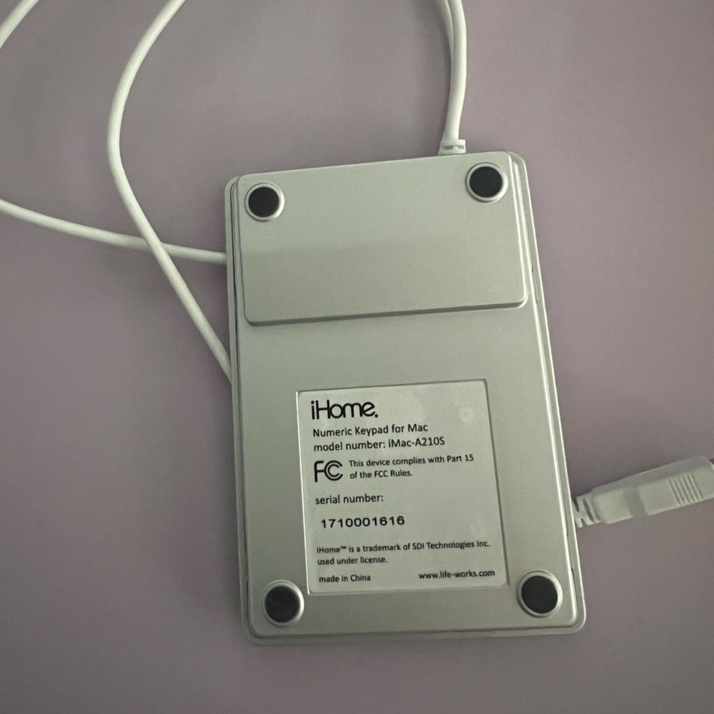 iHome Silver and White USB Numerical Keypad - Picture 2 of 2